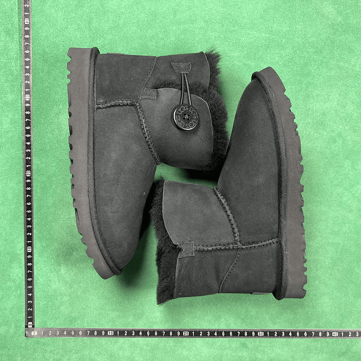 UGG UGG Bailey Mini Bailey Button II Boot  3
