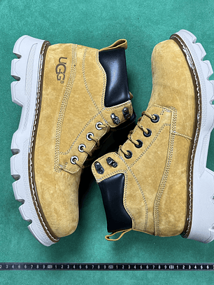 TT UGG CLASSIC MINI Lace-Up Weather    