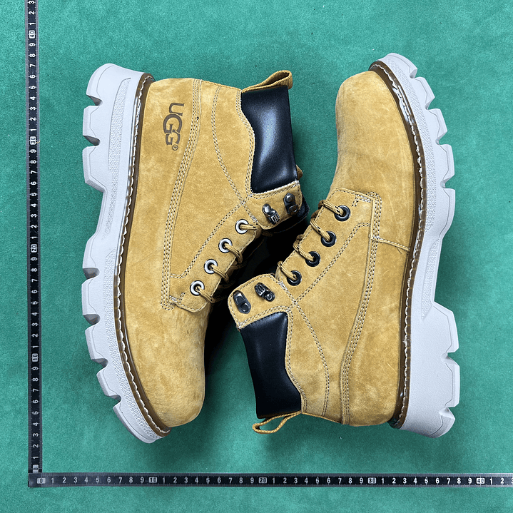 TT UGG CLASSIC MINI Lace-Up Weather     2