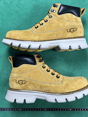 TT UGG CLASSIC MINI Lace-Up Weather    