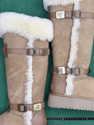 UGG  