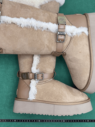 UGG  