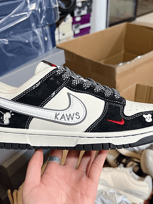 Dunk x Kaws