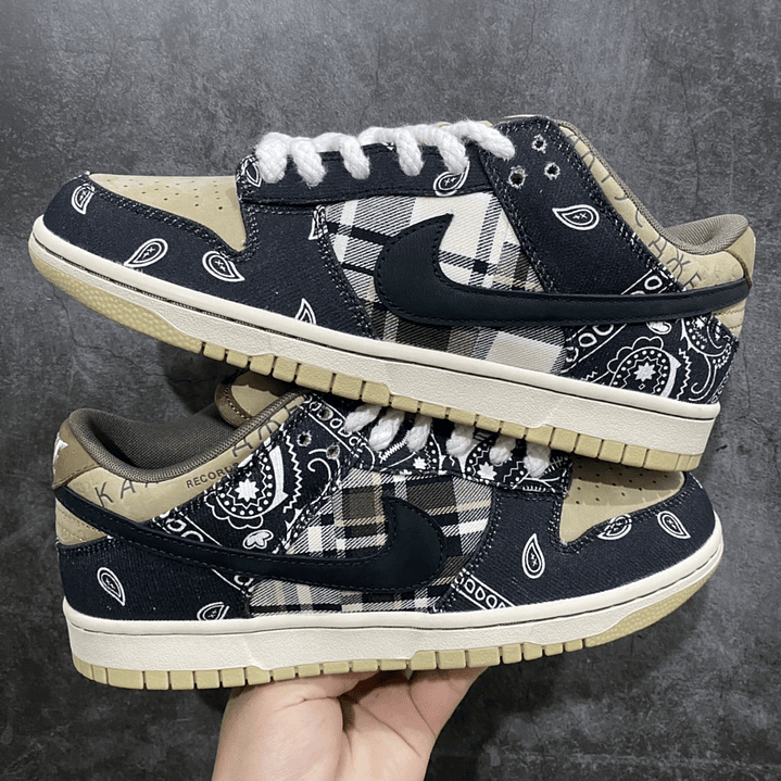 Dunk SB Travis Scott 4