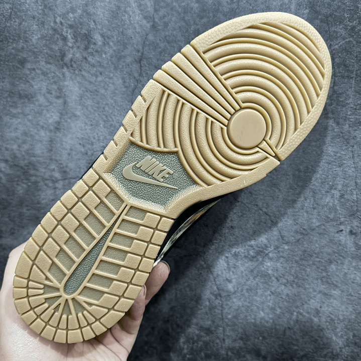 Dunk SB Supreme Rammellzee 8