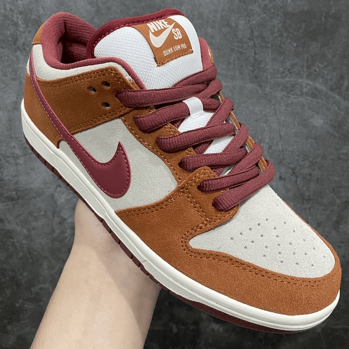Dunk SB Dark Russet Cedar 3