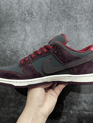 Dunk SB Riot Skateshop