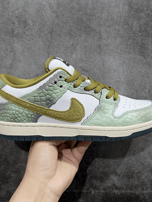Dunk SB Alexis Sablone Chameleon