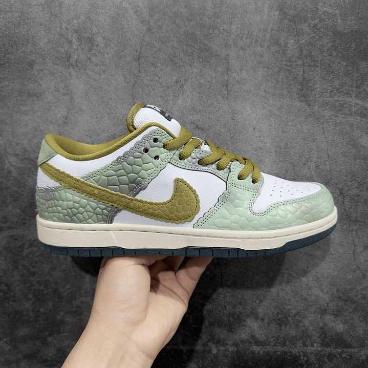 Dunk SB Alexis Sablone Chameleon 1