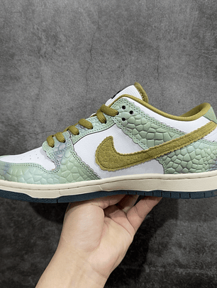 Dunk SB Alexis Sablone Chameleon