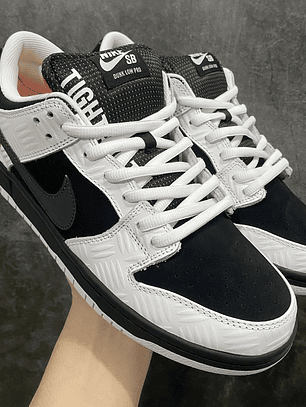 Dunk SB TIGHTBOOTH