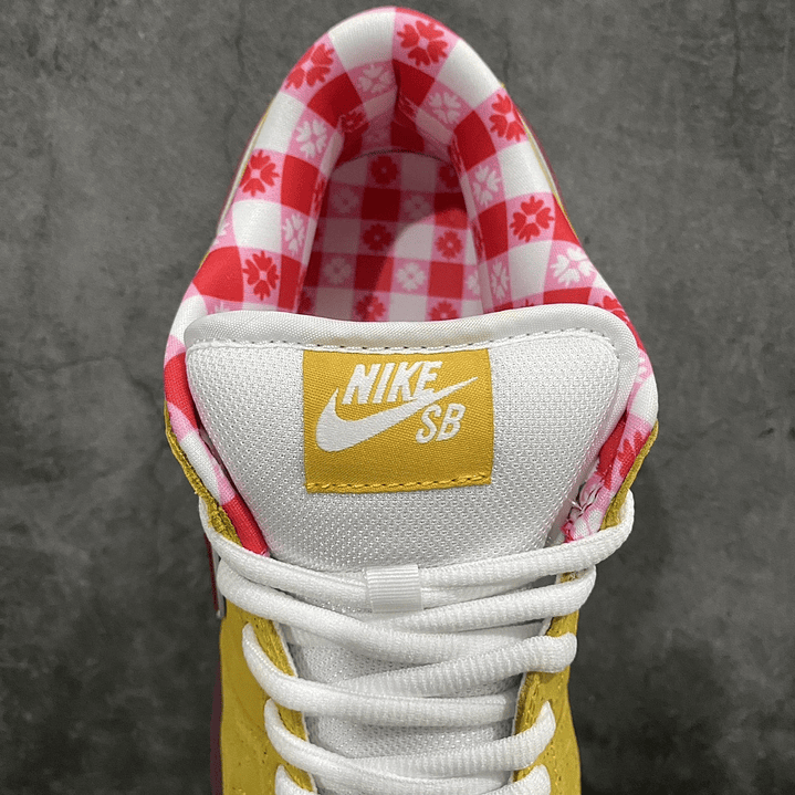Dunk SB Yellow Lobster 8