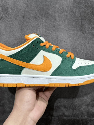 Dunk SB Legion Pine Kumquat
