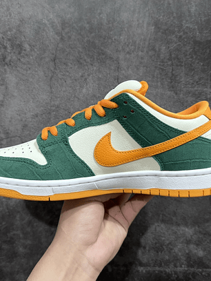 Dunk SB Legion Pine Kumquat