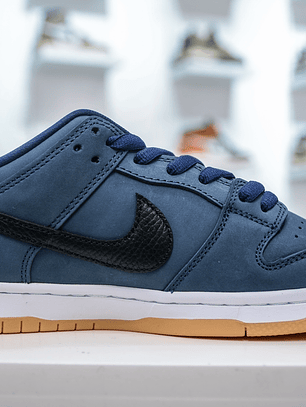 Dunk SB Midnight Navy Gum