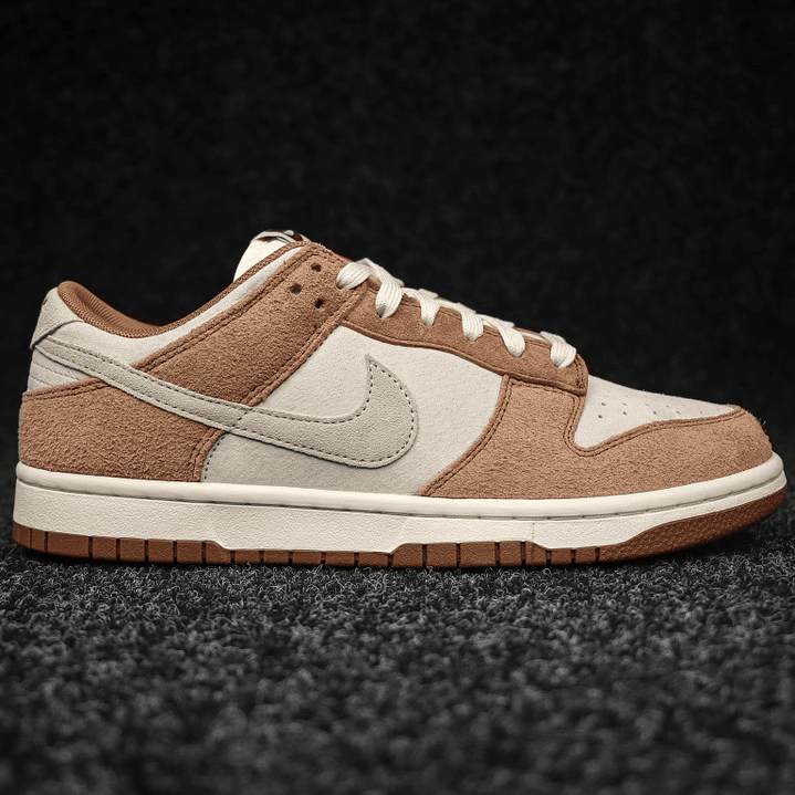 Dunk SP Medium Curry 1