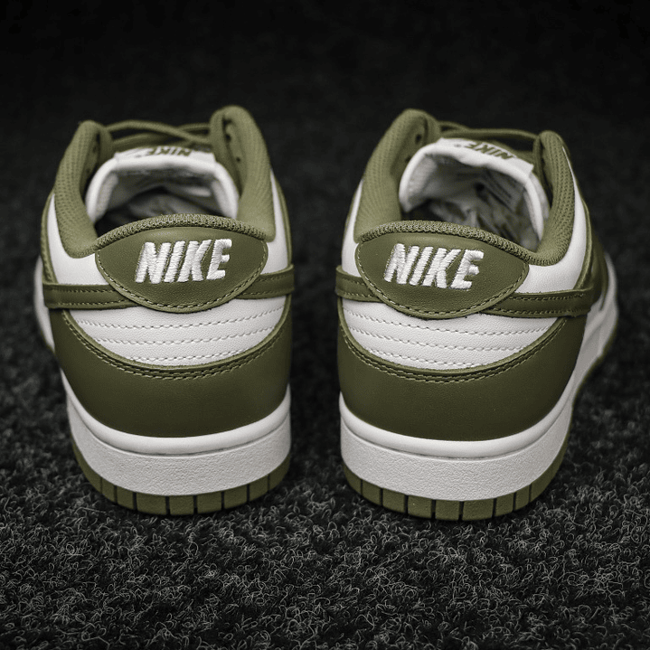 Dunk SP Medium Olive 7