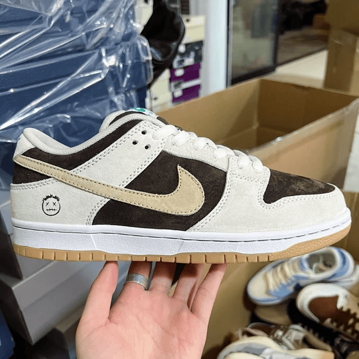 Dunk SP White and Brown 1