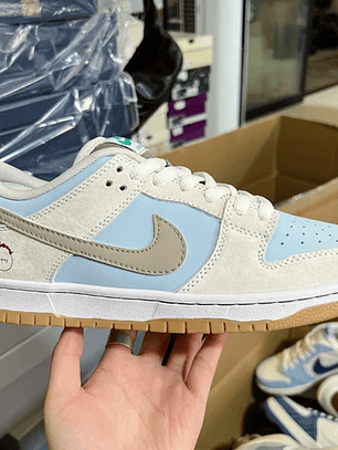 Dunk SP White and litle Blue