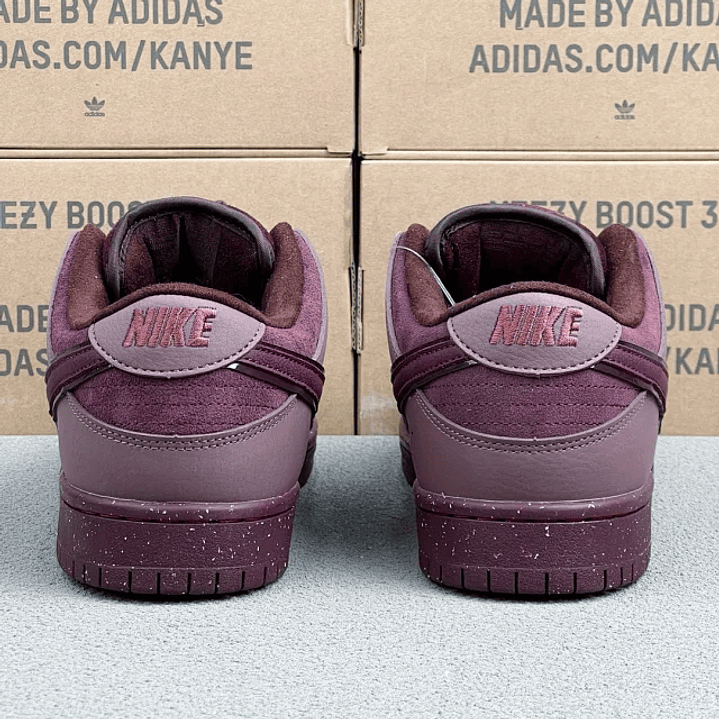Dunk SP City of Love Burgundy Crush 5