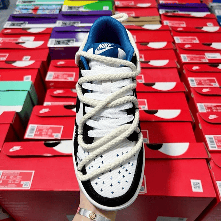 Dunk SP Black And White 3