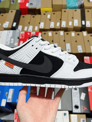 Dunk SB TIGHTBOOTH