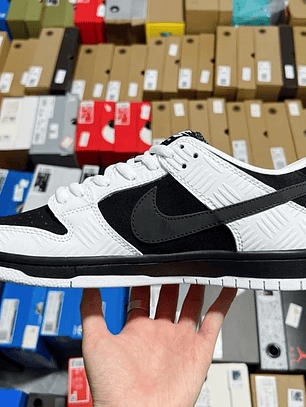 Dunk SB TIGHTBOOTH