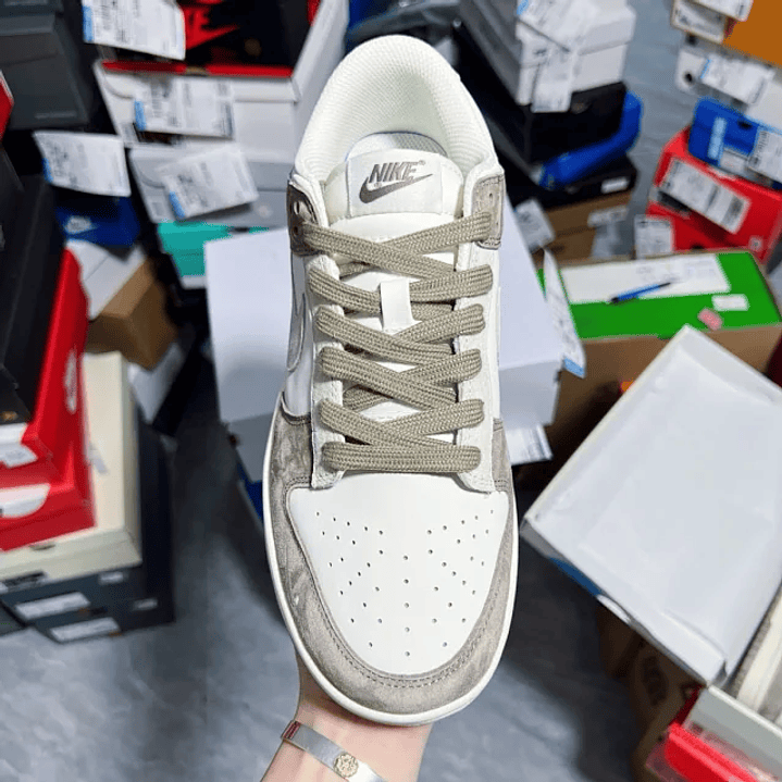 Dunk SP White And Grey 3