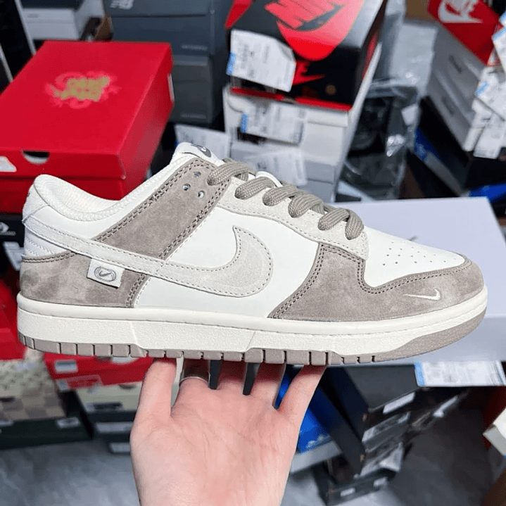 Dunk SP White And Grey 1
