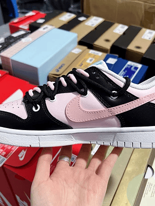 Dunk SP Black And Pink