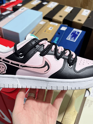 Dunk SP Black And Pink