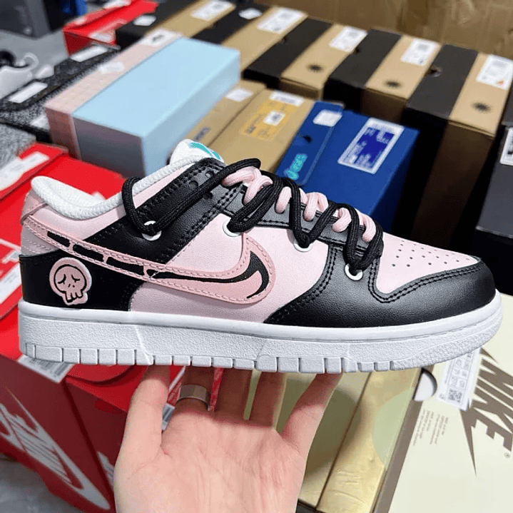 Dunk SP Black And Pink 1
