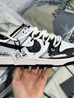 Dunk SP  Black And White