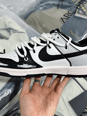 Dunk SP  Black And White