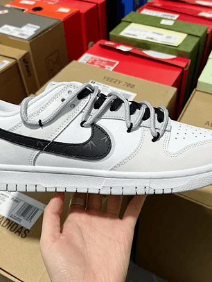 Dunk SP Black And White