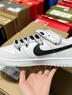 Dunk SP Black And White