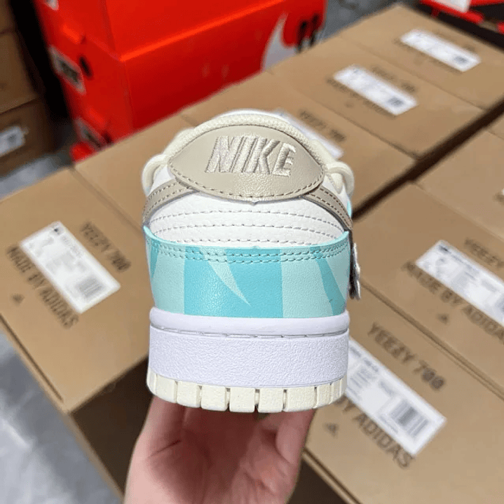 Dunk SP Blue And White 5