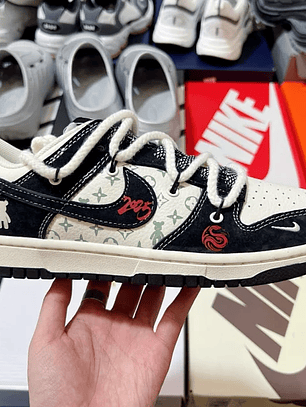 Dunk SP Black And White