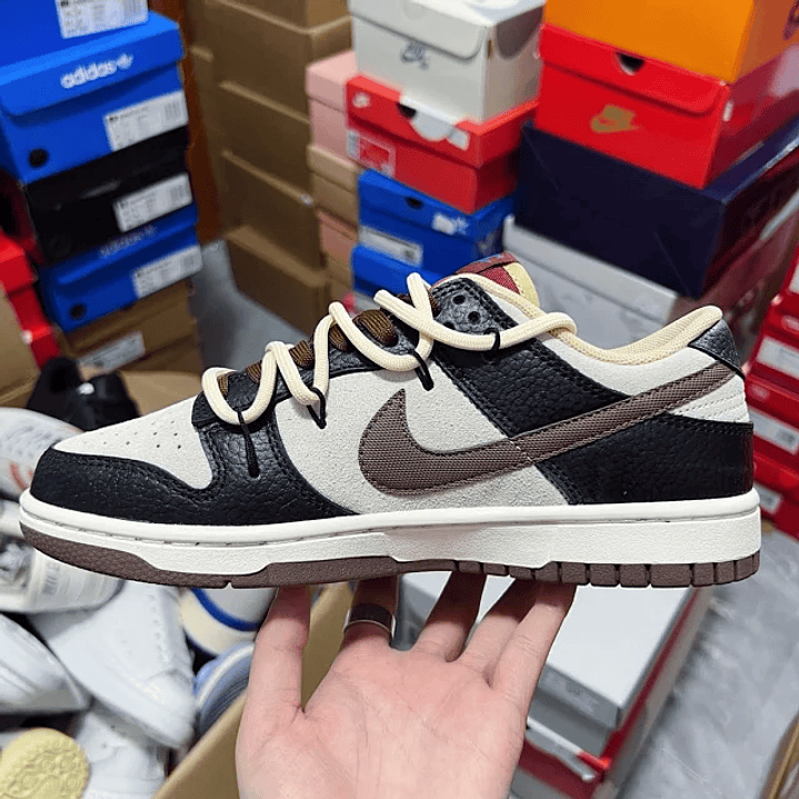 Dunk SP Black, White And Brown 2