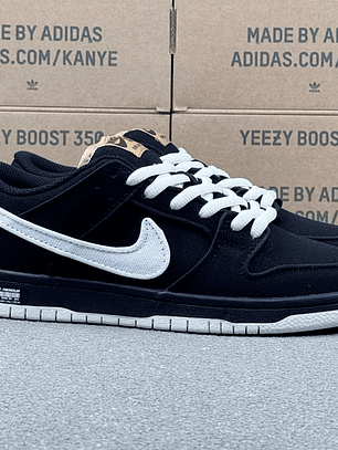 Dunk SB Black And White 