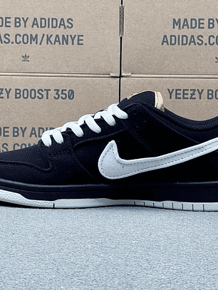 Dunk SB Black And White 