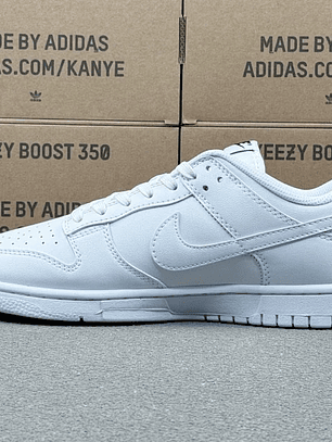 Dunk SB Triple White
