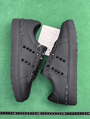 Valentino Garavani Rockstud Untitled