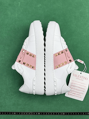 Valentino Garavani Rockstud Untitled