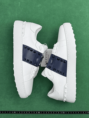 Valentino Garavani Rockstud Untitled