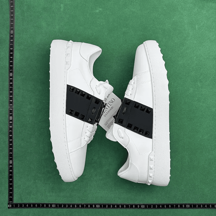 Valentino Garavani Rockstud Untitled  6