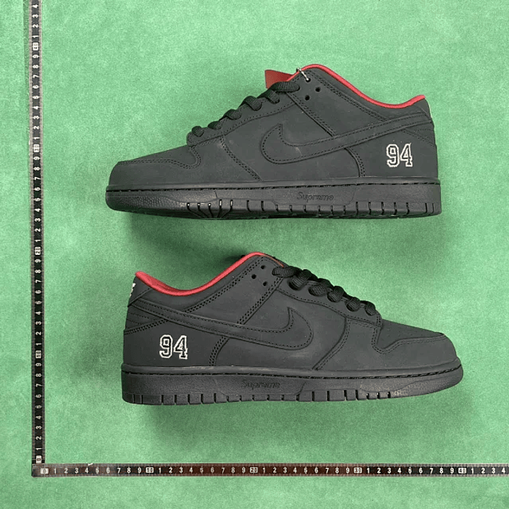 Dunk SB Supreme 94 Black 1