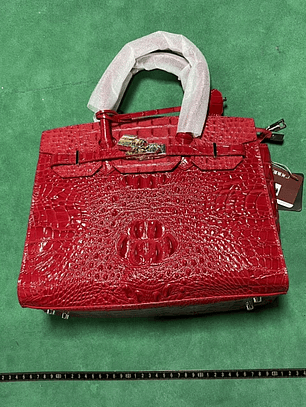 Mala em Pele Vermelho