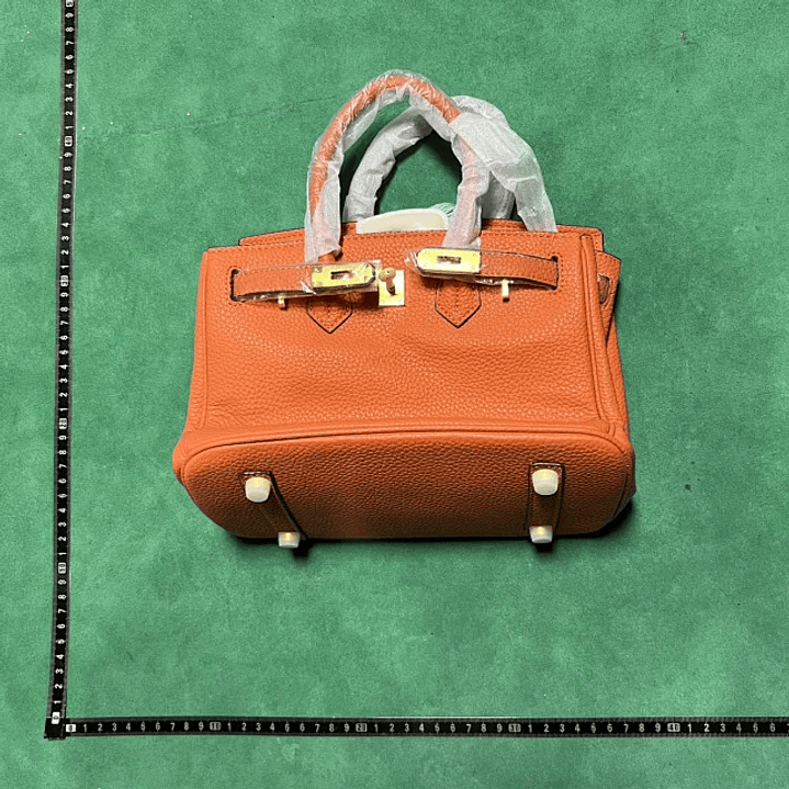 Mala em Pele Laranja 1