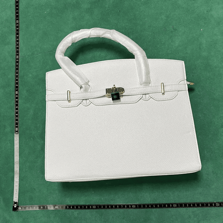 Mala em Pele Branca 1